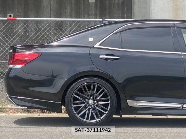 Toyota CROWN SEDAN 2013-07 6814406-10