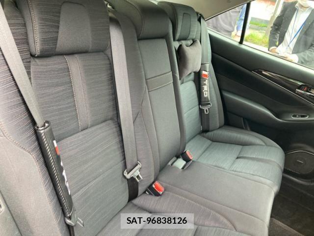 Toyota CROWN SEDAN 2015-04 6903728-10