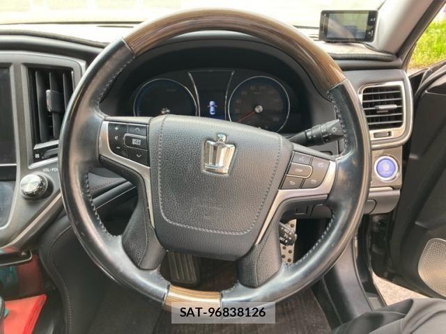 Toyota CROWN SEDAN 2015-04 6903728-13