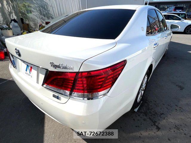 Toyota CROWN SEDAN 2014-02 6903699-18