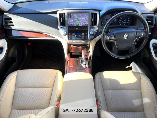 Toyota CROWN SEDAN 2014-02 6903699-1