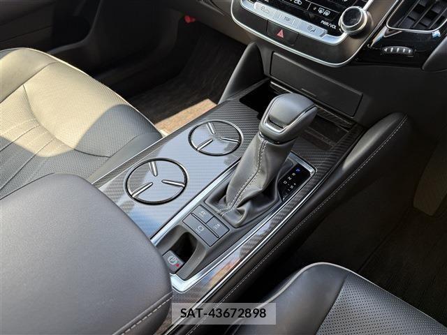 Toyota CROWN SEDAN 2018-09 6903687-12
