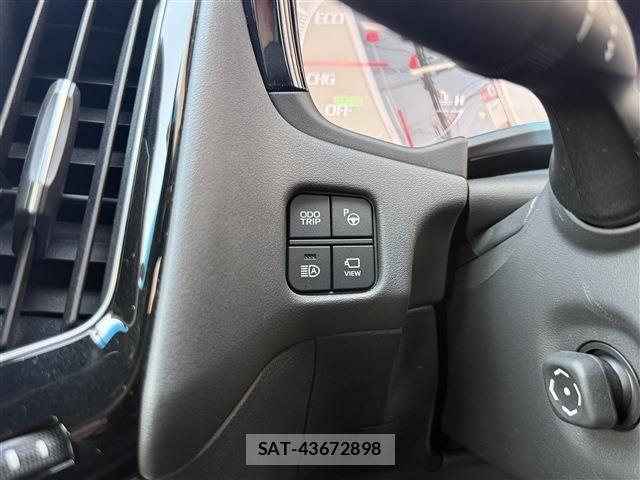 Toyota CROWN SEDAN 2018-09 6903687-16