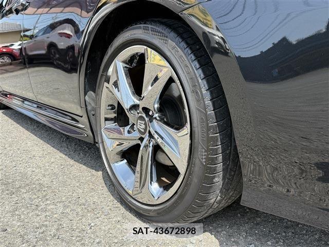 Toyota CROWN SEDAN 2018-09 6903687-5