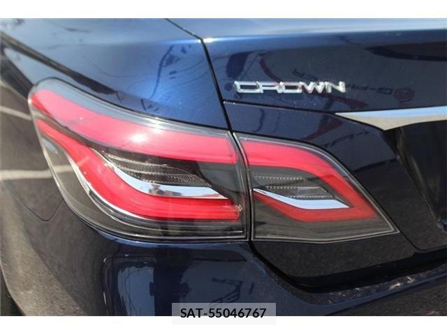 Toyota CROWN SEDAN 2020-04 6903698-19