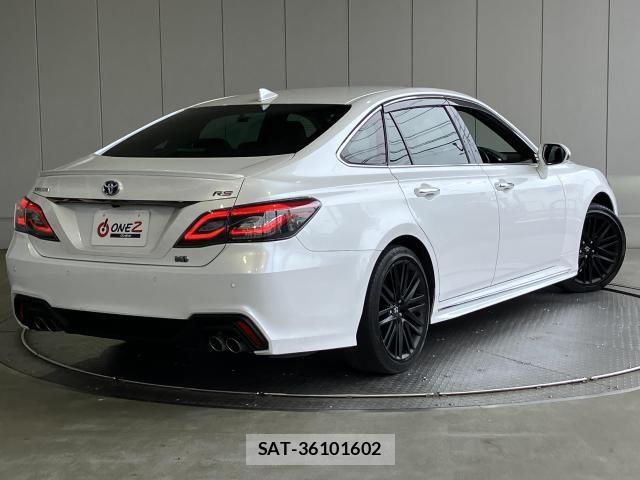 Toyota CROWN SEDAN 2021-12 6903674-24
