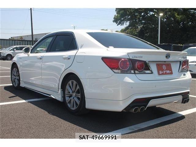 Toyota CROWN SEDAN 2017-07 6903702-11
