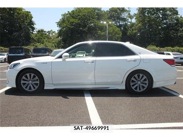 Toyota CROWN SEDAN 2017-07 6903702-12