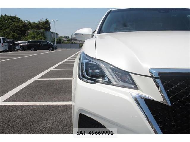 Toyota CROWN SEDAN 2017-07 6903702-16