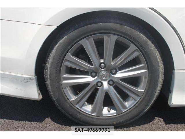 Toyota CROWN SEDAN 2017-07 6903702-23