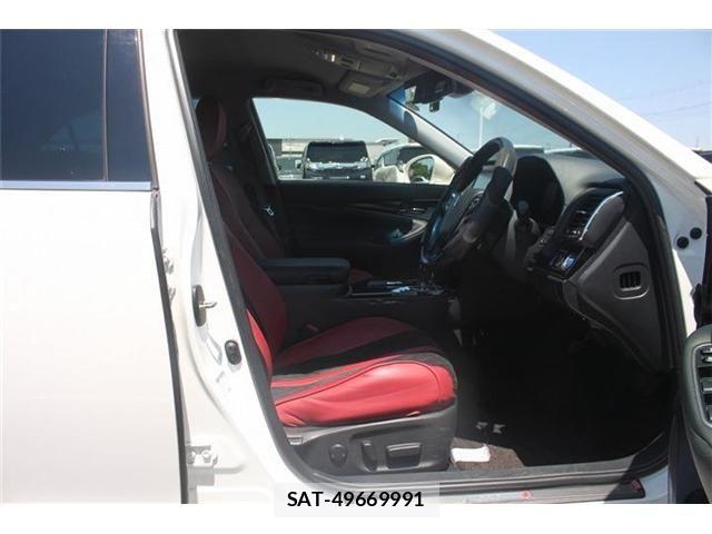 Toyota CROWN SEDAN 2017-07 6903702-28