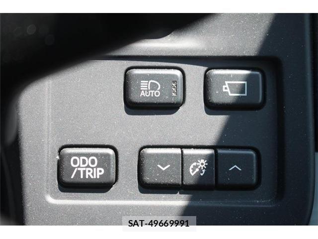 Toyota CROWN SEDAN 2017-07 6903702-5