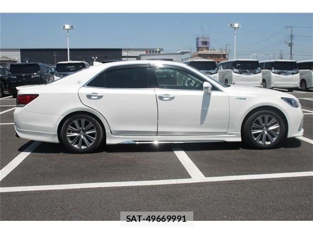 Toyota CROWN SEDAN 2017-07 6903702-8