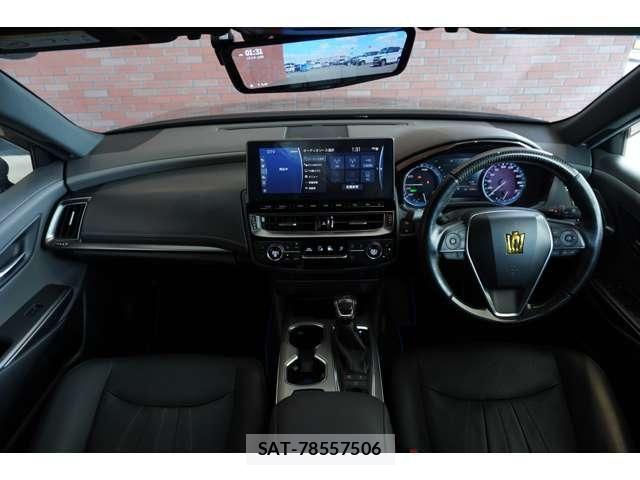 Toyota CROWN SEDAN 2021-11 6903672-27