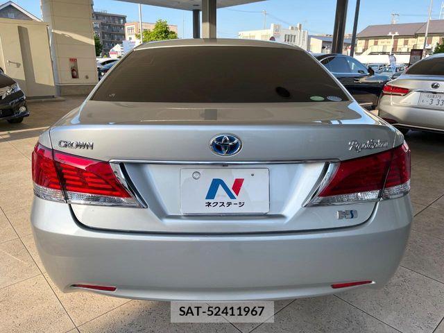Toyota CROWN SEDAN 2013-09 6903717-15