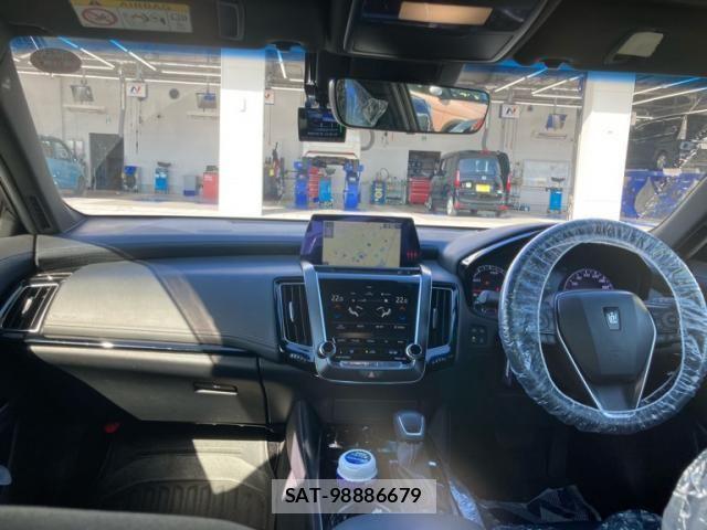 Toyota CROWN SEDAN 2018-11 6903712-13