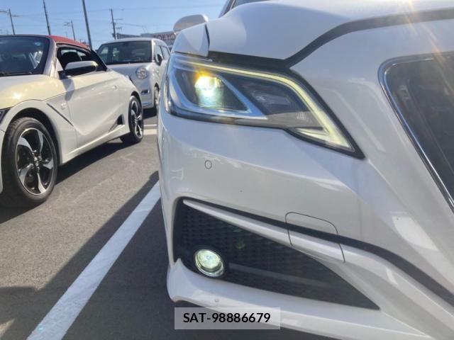 Toyota CROWN SEDAN 2018-11 6903712-4