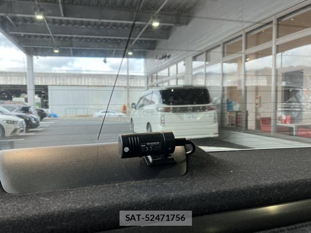 Toyota CROWN SEDAN 2019-03 6903685-14