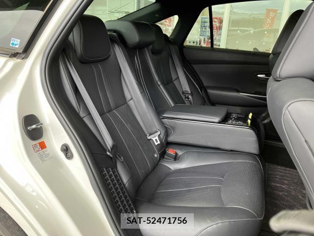 Toyota CROWN SEDAN 2019-03 6903685-17