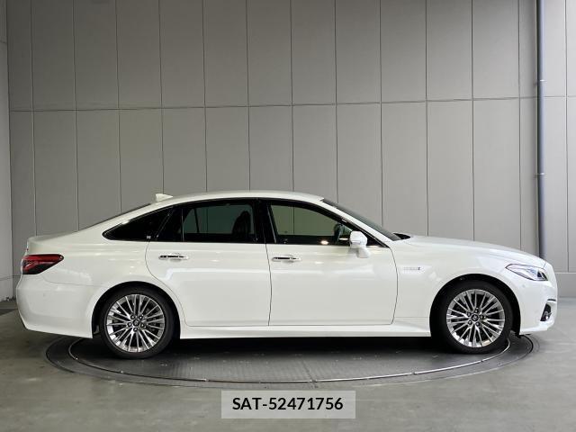 Toyota CROWN SEDAN 2019-03 6903685-27