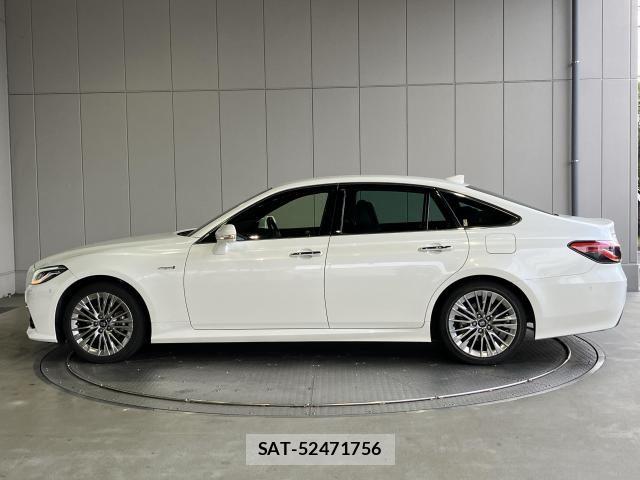 Toyota CROWN SEDAN 2019-03 6903685-28