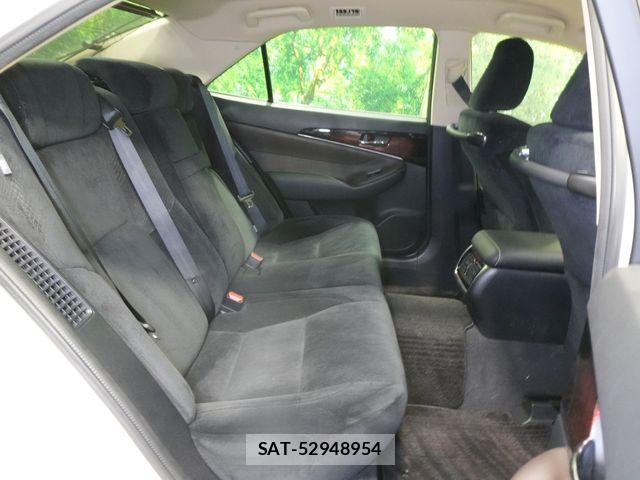 Toyota CROWN SEDAN 2016-06 6992787-26