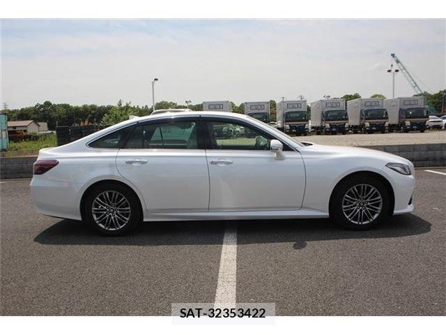 Toyota CROWN SEDAN 2021-03 6992776-14