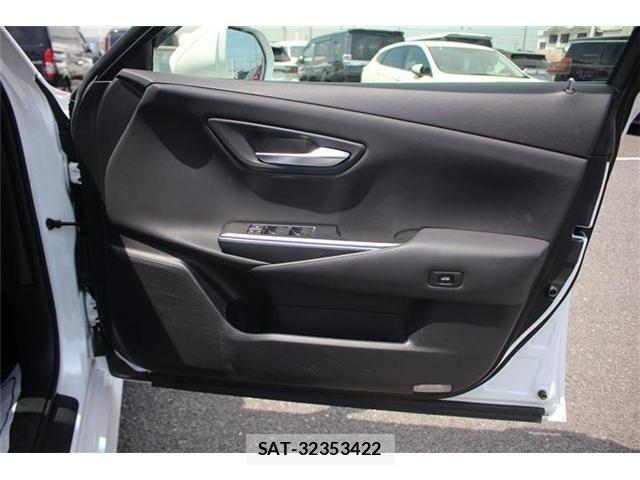 Toyota CROWN SEDAN 2021-03 6992776-21