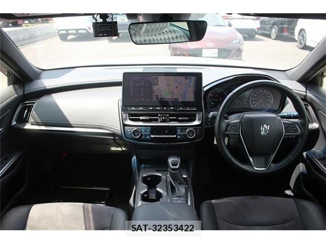 Toyota CROWN SEDAN 2021-03 6992776-24