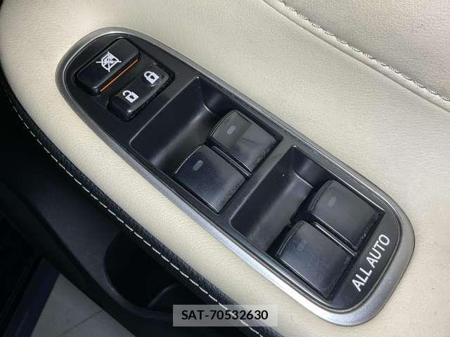 Toyota CROWN SEDAN 2018-03 6992788-13