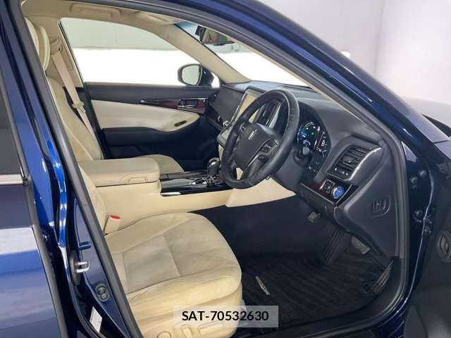 Toyota CROWN SEDAN 2018-03 6992788-15