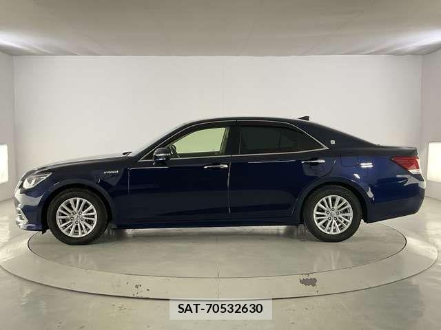 Toyota CROWN SEDAN 2018-03 6992788-2
