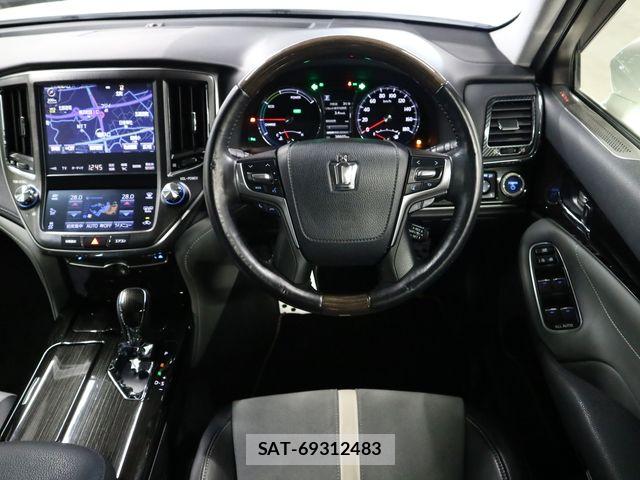 Toyota CROWN SEDAN 2017-06 6992768-9