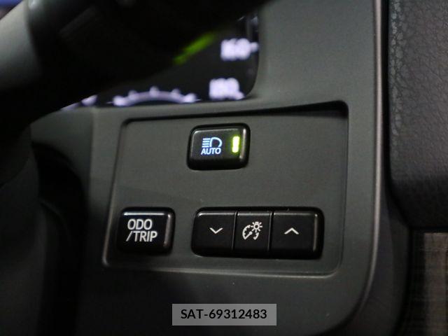 Toyota CROWN SEDAN 2017-06 6992768-23