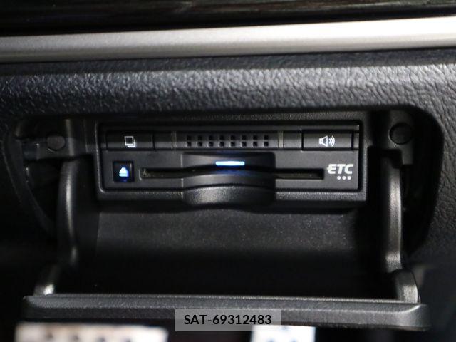 Toyota CROWN SEDAN 2017-06 6992768-24
