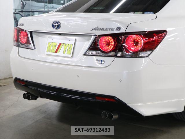 Toyota CROWN SEDAN 2017-06 6992768-28