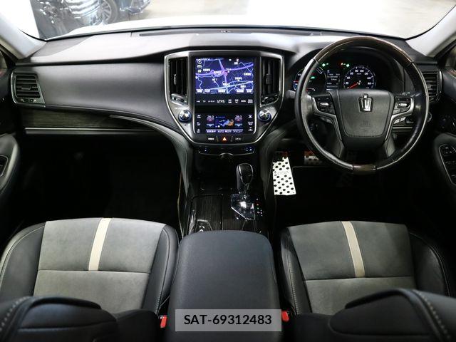 Toyota CROWN SEDAN 2017-06 6992768-2