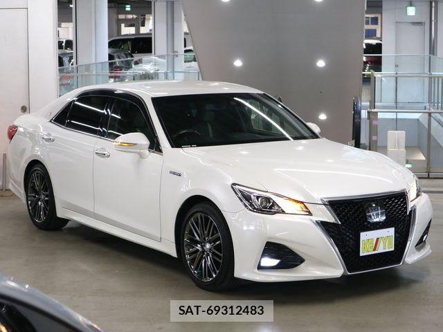 Toyota CROWN SEDAN 2017-06 6992768-3
