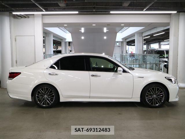 Toyota CROWN SEDAN 2017-06 6992768-7