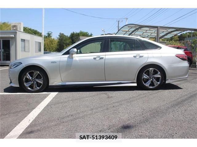 Toyota CROWN SEDAN 2019-04 6992778-12