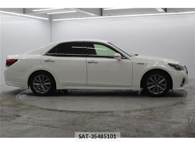 Toyota CROWN SEDAN 2015-11 7020266-3