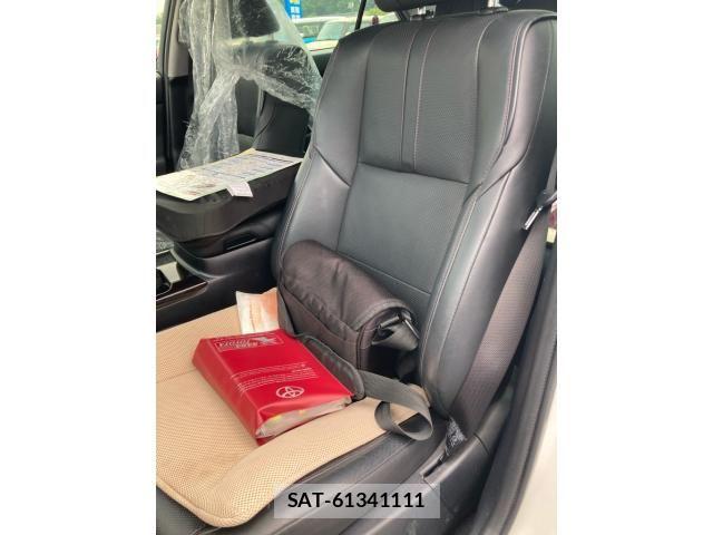 Toyota CROWN SEDAN 2016-08 7020262-11