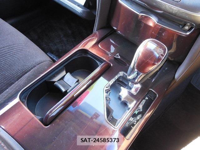 Toyota CROWN SEDAN 2013-06 7020267-25