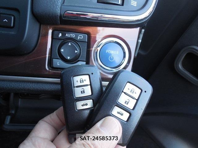 Toyota CROWN SEDAN 2013-06 7020267-27