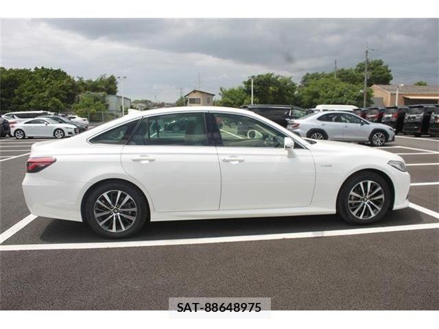 Toyota CROWN SEDAN 2018-06 7058063-13