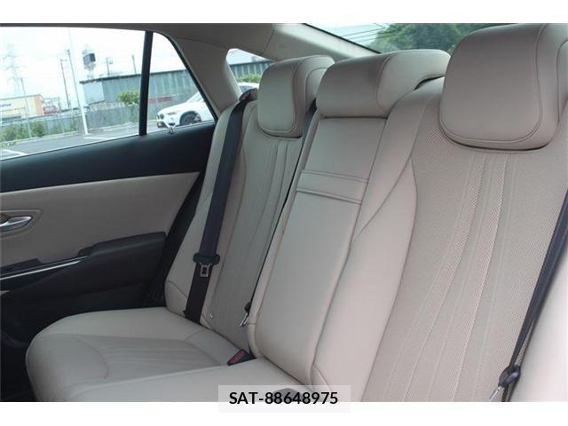 Toyota CROWN SEDAN 2018-06 7058063-29
