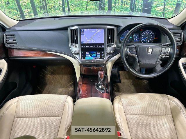 Toyota CROWN SEDAN 2013-03 7058070-1