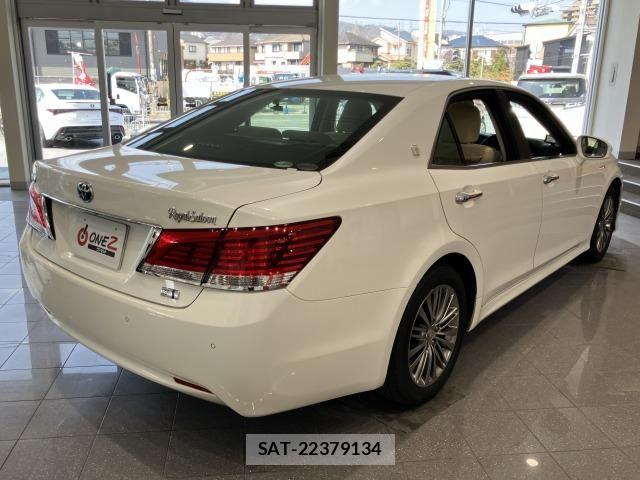 Toyota CROWN SEDAN 2016-03 7058072-17