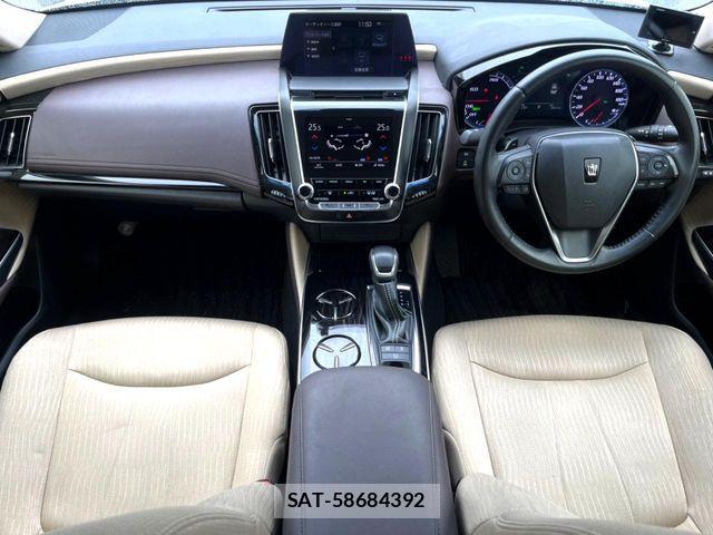 Toyota CROWN SEDAN 2018-06 7058067-1