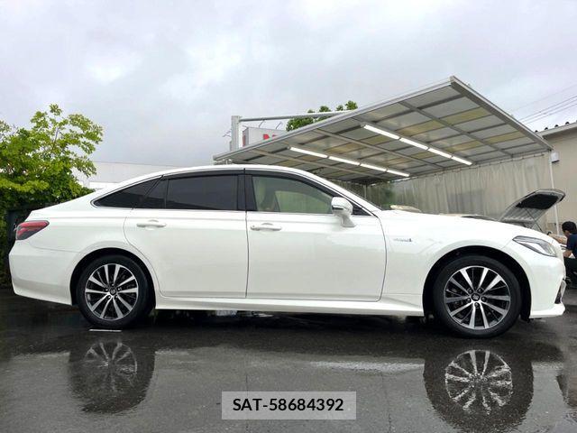 Toyota CROWN SEDAN 2018-06 7058067-19